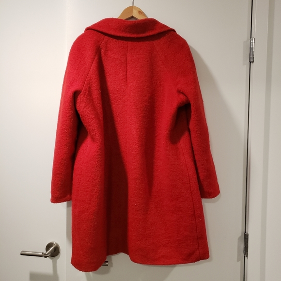 Red coat - Picture 2 of 4
